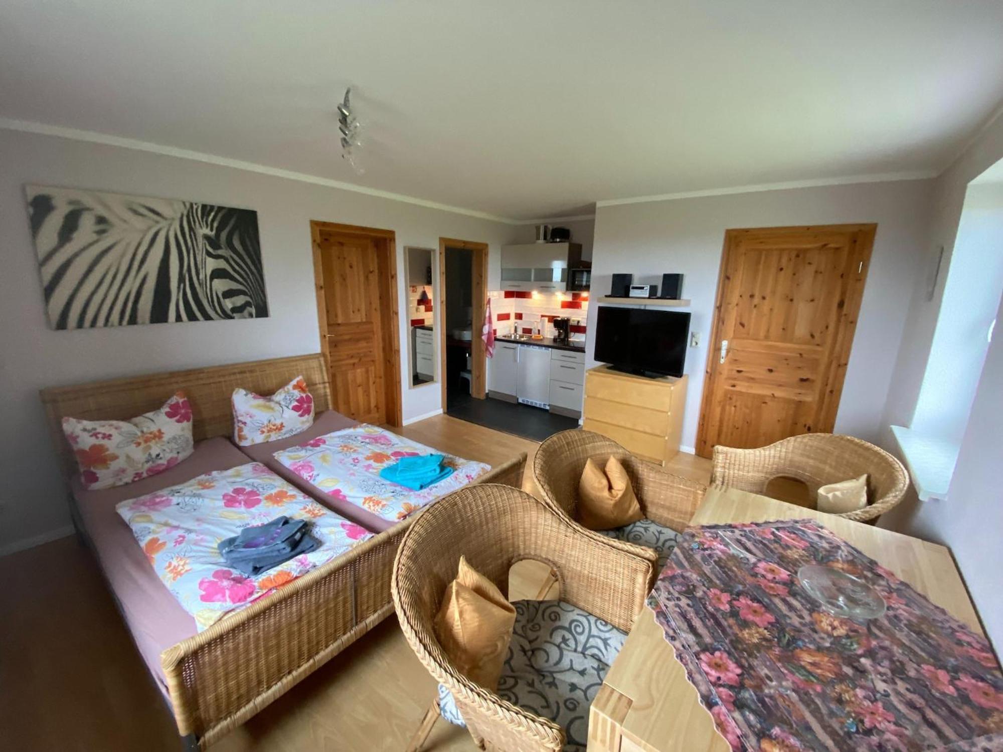 Apartment Modern In Near Sea